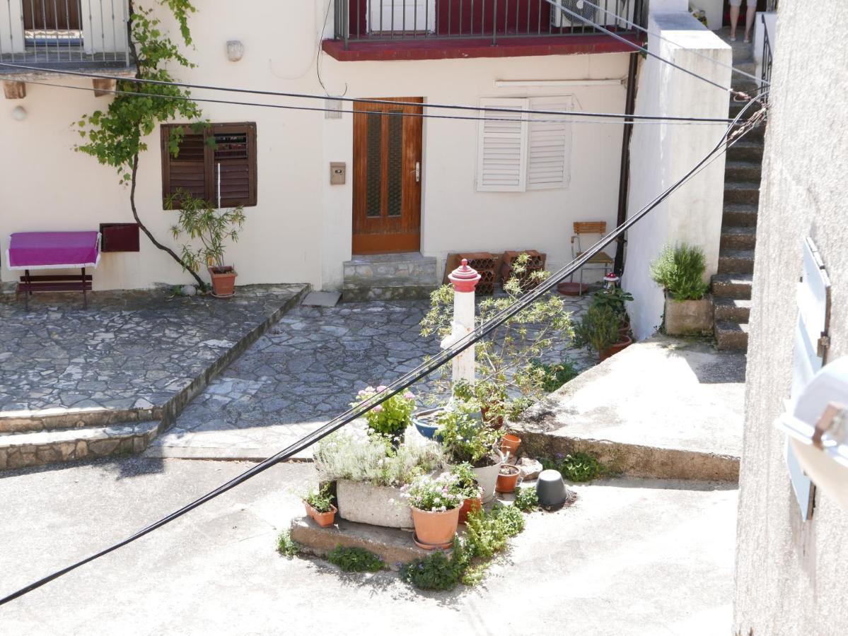 Potocina 21 Apartment Vrbnik Exterior photo